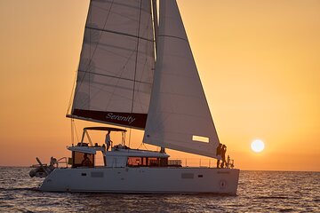 Santorini Oia: Private Sunset Catamaran Cruise with BBQ & Drinks