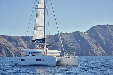 Santorini Oia: Caldera Private Day Cruise with BBQ & Drinks