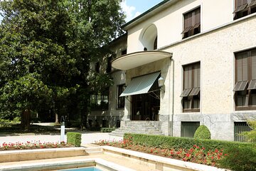 Skip-the-line Villa Necchi Campiglio and Milan Downtown Tour 