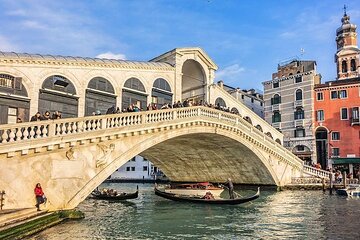 Morning Walking Tour of Venice with Mini Cruise