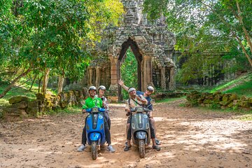 Angkor Adventure Vespa Tour - Inclusive local snacks & Lunch