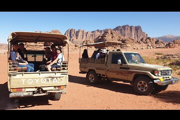 Full Day Jeep Tour and Overnight in Wadi Rum