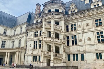 2-day Private 6 Loire Castles trip by Minivan with Wine tastings