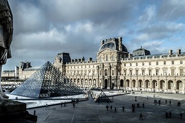 9 hours Sightseeing and Shopping Tour in Paris with Wine Tasting 