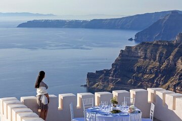 Private Full-Day Highlights of Santorini with Wine Tour