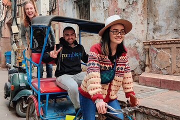 Tour Through Temples, Public Markets and Food in Old Delhi