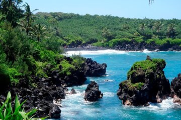 Road to Hana Rainforest, Black Sand Beach, Waterfalls & Lunch