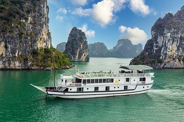 Halong Bay 2D1N Traditional Boat All Inclusive Suppring Cave,Titop,Luon Cave