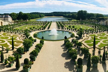 Paris 7 Hours Private Tour with Versailles and professional photoshoot 