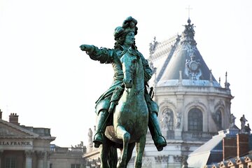 8-Hour Paris Private Vintage Car Tour with Versailles and hotel pick up drop