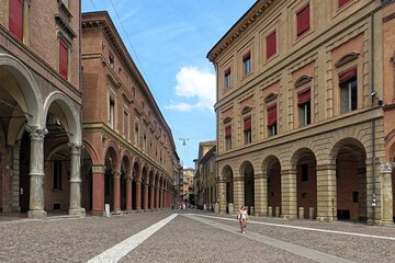 Private Transfer From Milan To Bologna With a 2 Hour Stop