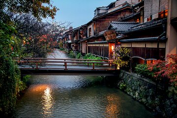 Guided Gion Tour: Explore Kyoto’s Historic Geisha District 