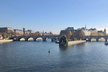 Movie Lovers' Paris walk with a Local