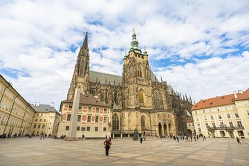 Skip the line: Prague Castle Interiors Tour with Local Guide