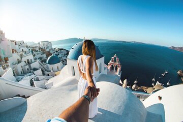 Captivating Walking Tour in Santorini For Those In Love