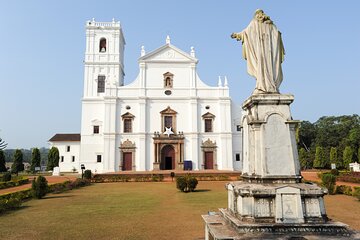 Private Cathedrals and Spice Plantation Day Tour