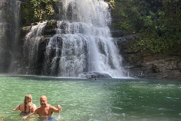 All-Inclusive Full-Day Nauyaca Waterfall and Beach Town Tour