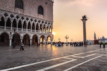 Public tour: Doge's Palace with St. Mark's Basilica & Gondolas