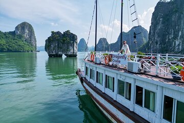 Halong Day Tour Islands, Caves, Kayak, Lunch w Dragonfly Cruise