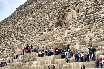 Day Trip to Giza Pyramids,and Egyptian museum