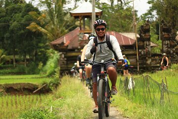 Downhill Cycling Tour Ubud Through Jungle and Rice Terrace