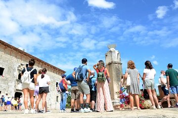 Historical Tour of Santo Domingo and 3 eyes Caves with Lunch