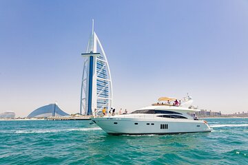 Shared Yacht Tour in Dubai Marina