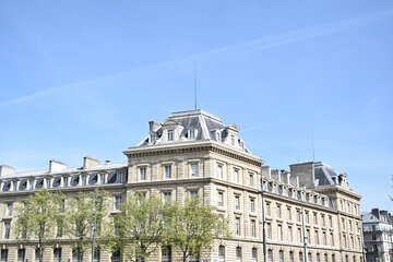 5 Hour Montmartre Walking Tour and River Cruise with Wine Tasting