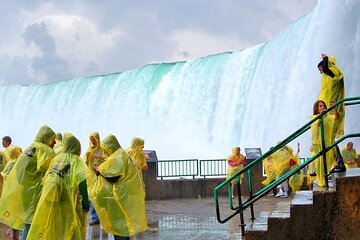 Toronto: Niagara Falls Day Tour with Boat and Behind the Falls