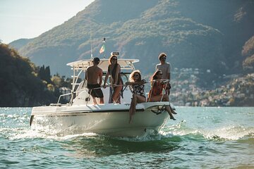 2H Hour Private Cruise on Lake Como by Motorboat 10 PAX