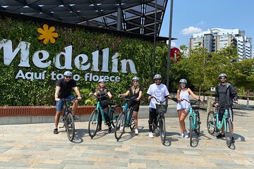 E-Bike City Tour Medellin with Local snacks and Local Beer