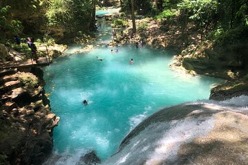 Ocho Rios: Amazing Blue Hole and Chill at Reggae Hill