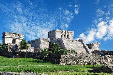 Private Half Day Tour to Tulum Temples and Downtown Shopping