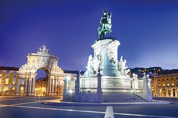 Live Fado Show with Dinner & Panoramic Private Night Tour