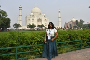 Same Day Taj Mahal and Agra Fort tour from New Delhi 