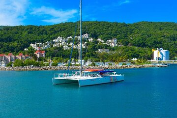 Catamaran Party Cruise To Dunn’s River Falls 