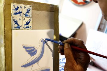 Tile painting workshop in the Algarve