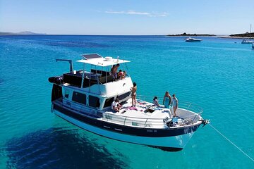 Private Boat Tour to island MOLAT, beach SAKARUN and DUGI OTOK