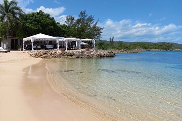 Montego Bay: Bamboo Beach Club with Lunch and Cocktails 