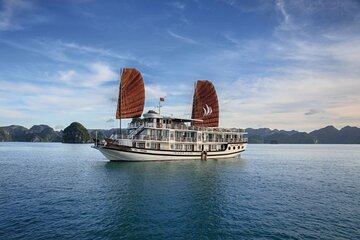 From Hanoi: 2D1N Ha Long Bay Deluxe Cruise with Bus Limousine