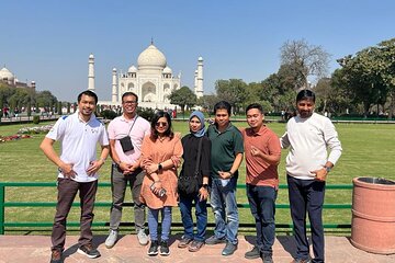 From Delhi: Taj Mahal and Agra Fort Private Day Tour by Car