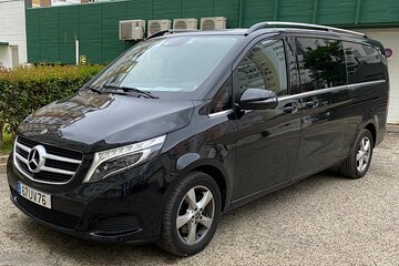 Private One-way Transfer between Lisbon Airport and Lisbon city