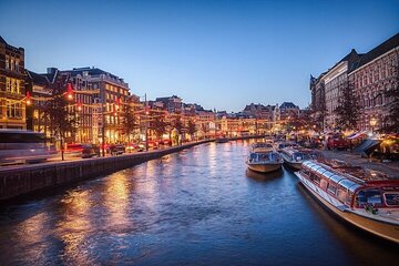 Self-Guided Mystery Hunt by Dam Square in Amsterdam