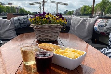 Cheese and wine cruise: Savor Amsterdams beauty and flavors