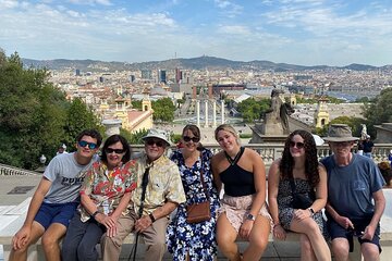 Barcelona Highlights + Sagrada Familia, Park Güell and La Pedrera