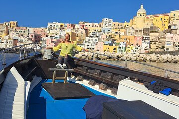 Boat tour with lunch on board to discover Procida