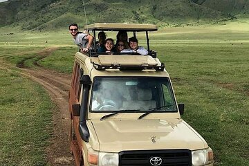 4 Days Luxury Lodge Safari To Tarangire, Serengeti & Ngorongoro Crater.