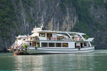 Halong Wonder Bay Cruise 1 Day Tour from Hanoi with Limo Transfer