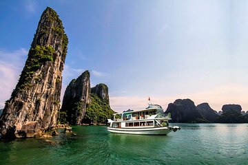 Halong Deluxe Day Tour with Small Group on Boat from Hanoi