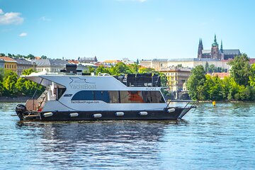 3-hours Prague Private Boat Cruise Beer or Prosecco Unlimited